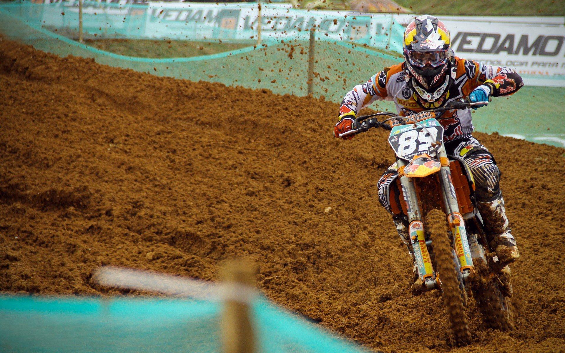 泰山队备战亚泰，五外援齐整训练，吴兴涵缺席引关注